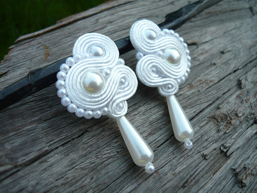 Soutache náušnice Svatební bílé perličkové — foto 1