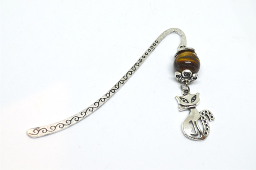 Záložka tygří oko a sedící kočka