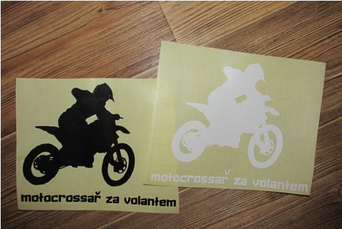 Nálepka motocrossař za volantem