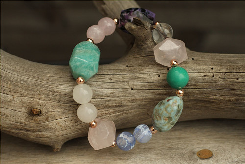 Boho náramok z minerálov amazonit, čaroit, larimar — foto 1