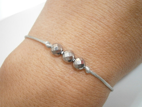 Decentní náramek s minerálem Hematit (Silver) — foto 1