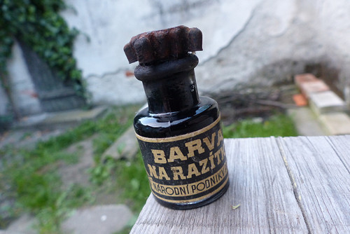Barva na razítka...stará skleněná lahvička