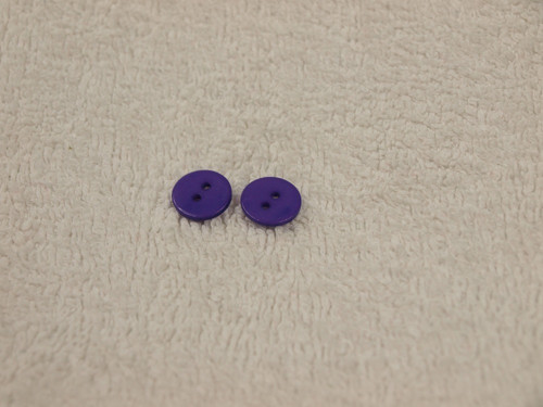 Knoflík 11mm dvoudírkový tm. fialový 5ks