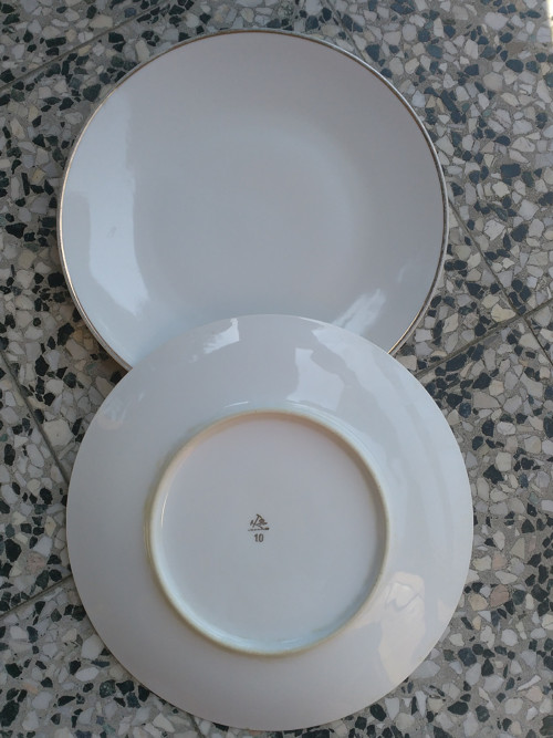 Hluboké porcelánové talíře — foto 1