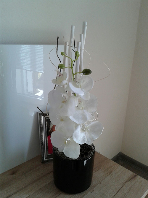 Moderní aranžmá s orchidejí — foto 1