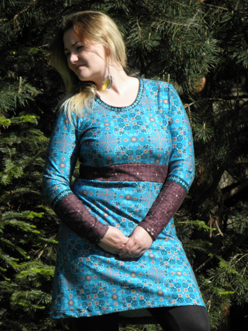 Šaty s ornamenty — foto 1