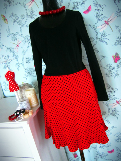 Sukýnka red&black&dots — foto 1
