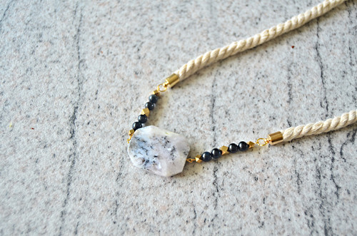 Náhrdelník Gold Black Thin Rope Opal — foto 1