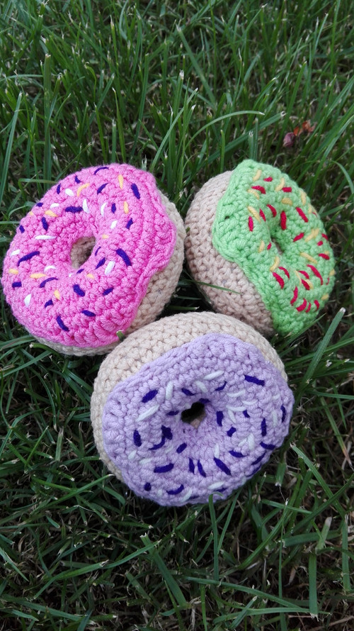 Háčkovaná cukrovinka - donuty větší