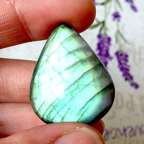 Labradorit kabošon slza(34x28x5 mm,47,35 Ct.,L010)
