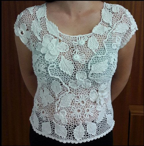 Bílá háčkovaná halenka — foto 1