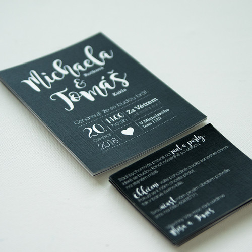 Černé typografické oznámení - rezervace — foto 1