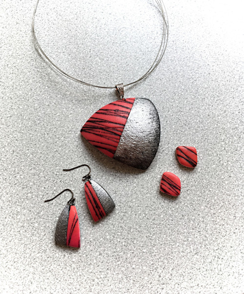 Red vs. metallic — foto 1