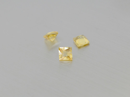 CITRÍN přírodní 4mm čtverec