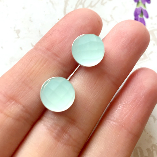 Stříbrné naušnice broušený aqua chalcedon Ag925