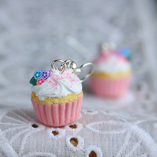 Cupcakes s kytičkami a šlehačkou (střední vel.) — foto 1