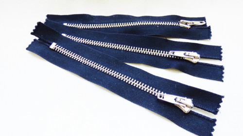 Kovový zip 20 cm**VÝPRODEJ** 3 ks — foto 1
