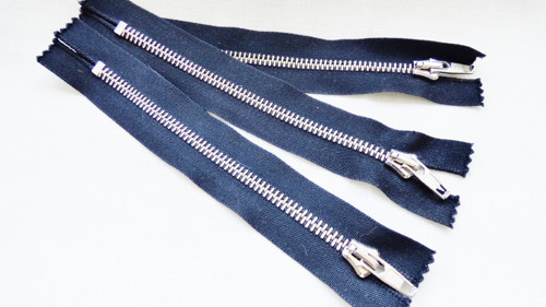 Kovový zip 18 cm**VÝPRODEJ** 3 ks — foto 1
