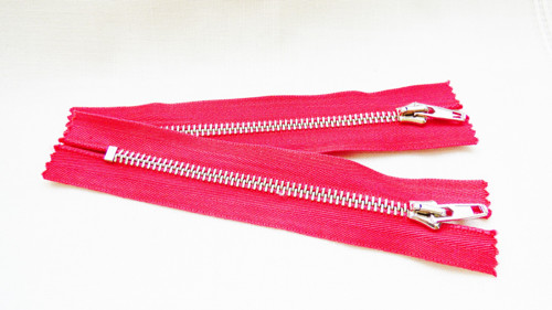 Kovový zip 18 cm**VÝPRODEJ** 2 ks — foto 1