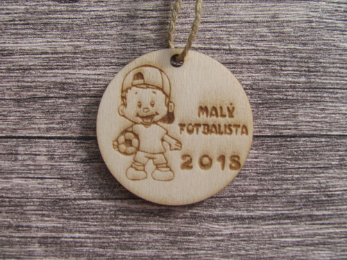 Vyřezávaná medaile 5 cm "Malý fotbalista"