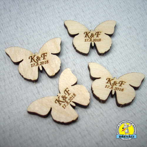 Výřez MOTÝLEK (vývazek) 3 cm s monogramem.. KV0049