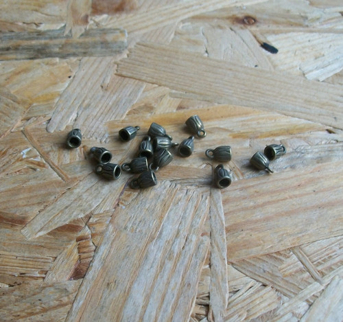 Koncovky Bronzové Pruhované - 3 mm