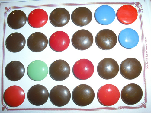 24x starožitné SKLENĚNÉ knoflíky, barevné