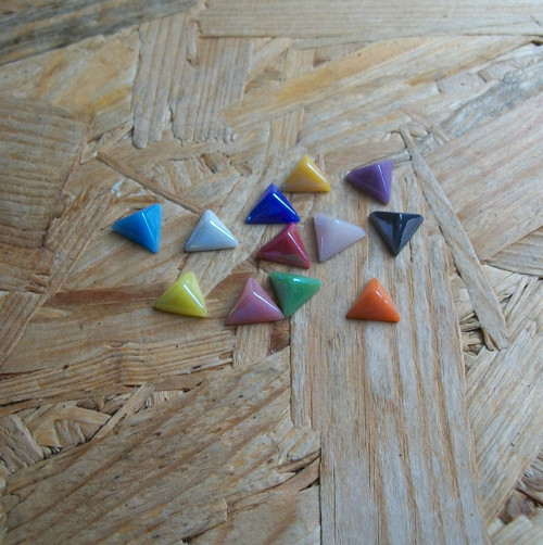 Barevné Trojúhelníkové Pyramidky - 6 ks