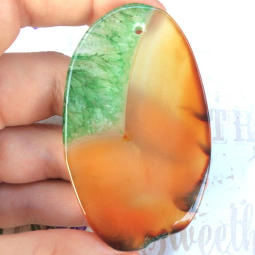 Achát ovál vŕtaný 59x35x5 mm, 119,80 Ct