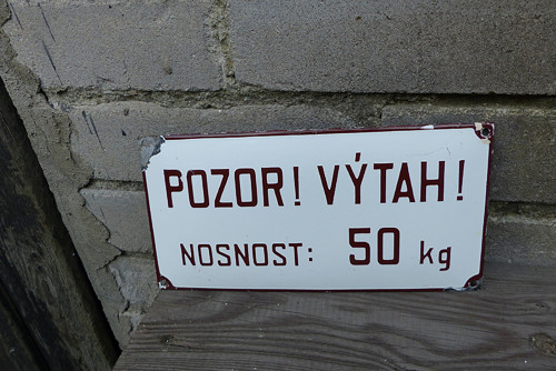 Pozor! Výtah!...smaltovaná cedule