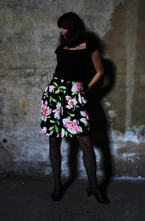 Černá květinová — foto 1