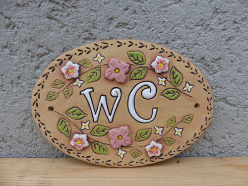 Keramická cedulka ,,WC"- růžové květy / na obj.