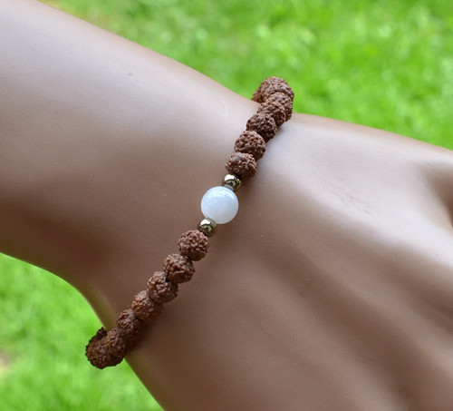 Yoga náramek - RUDRAKSHA / MĚSÍČNÍ KÁMEN