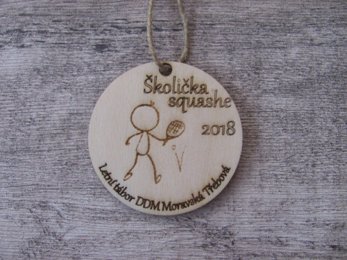Vyřezávaná medaile 5 cm "Školička squashe"