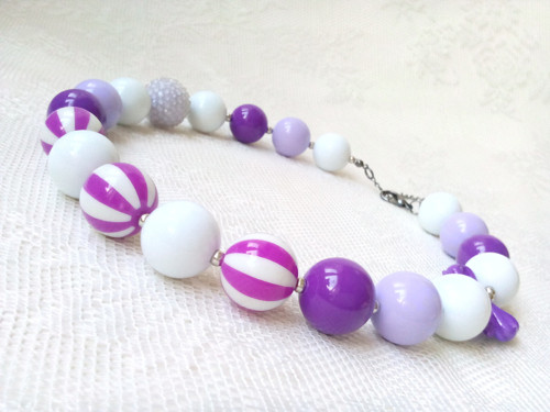 Bubblegum necklace (violet/white)