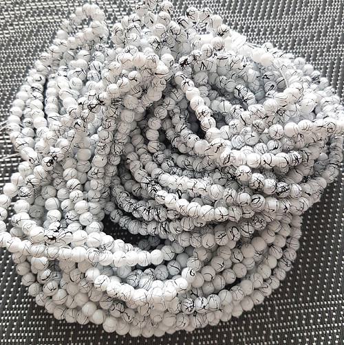 Bílé korálky s černým dekorem 4 mm/30ks