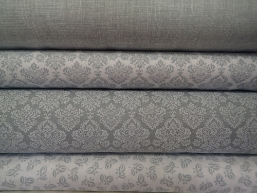 Látka - ŠEDÁ + BÍLÉ ORNAMENTY — foto 1