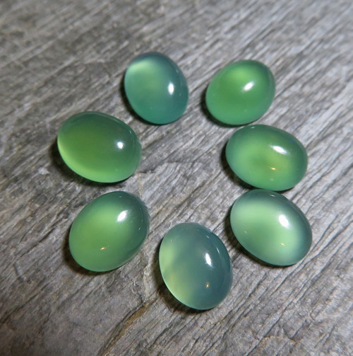 Chalcedon, barvený,ovál 8x10mm, mátová