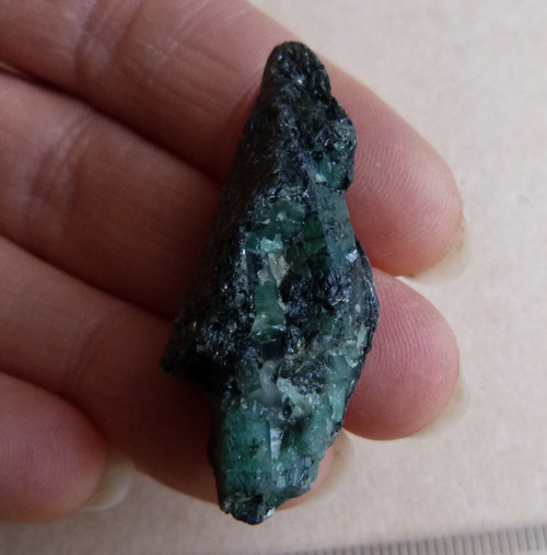Smaragd surový - 4,3 cm — foto 1