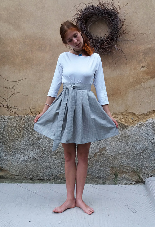 Šedobéžová S Malinkým Puntíkem — foto 1