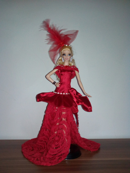 Červené večerní šaty pro Barbie — foto 1