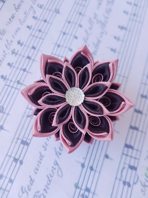 Brož kanzashi