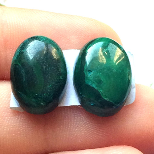 Malachit náušnicový pár/14x19x3,5 mm (ML07)