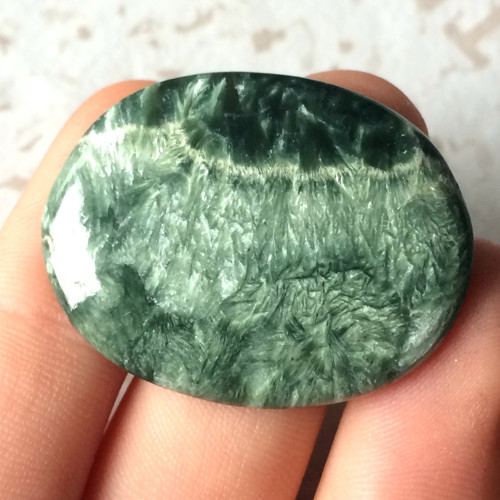 Serafinit kabošon ovál/24x31x3 mm
