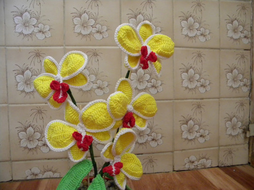 Háčkovaná orchidej