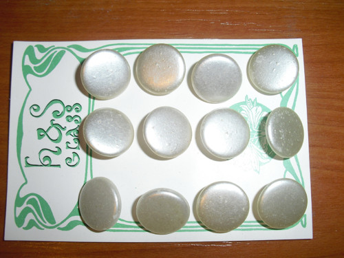 12x starožitné SKLENĚNÉ knoflíky, voskované