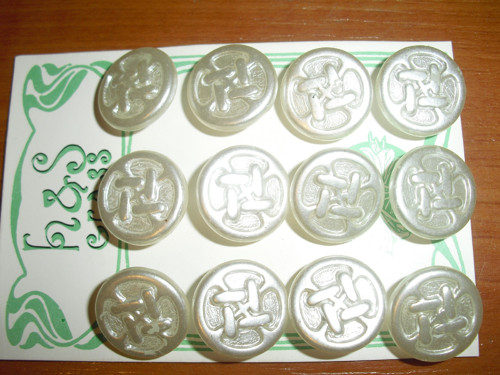 12x starožitné SKLENĚNÉ knoflíky, voskované