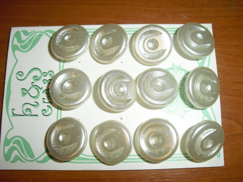 12x starožitné SKLENĚNÉ knoflíky, voskované