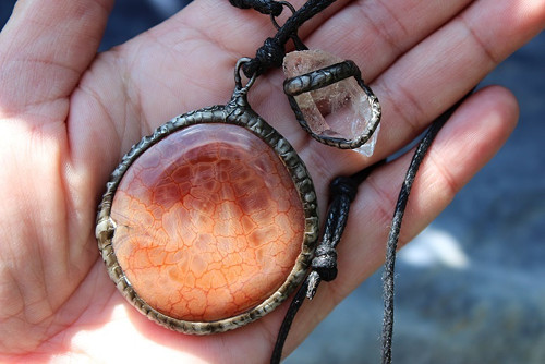 OHNIVÝ AMULET - originální cínovaný náhrdelník — foto 1