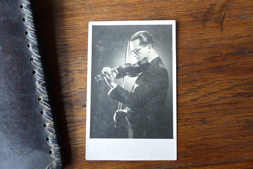 Hra na housle ... fotografie, fotopohlednice